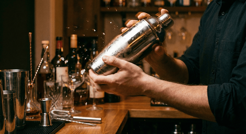 Devenez un Barman à la Maison : Comment Utiliser un Shaker comme un Pro - Wior