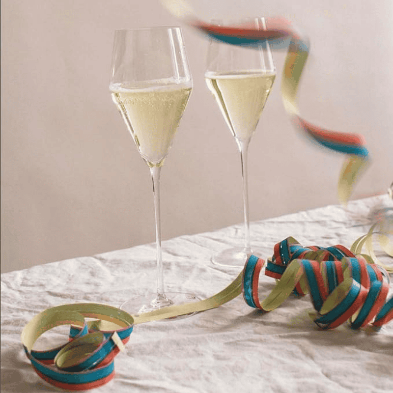 Verre à vin rouge en cristal 200ml présenté de trois quarts sur fond blanc