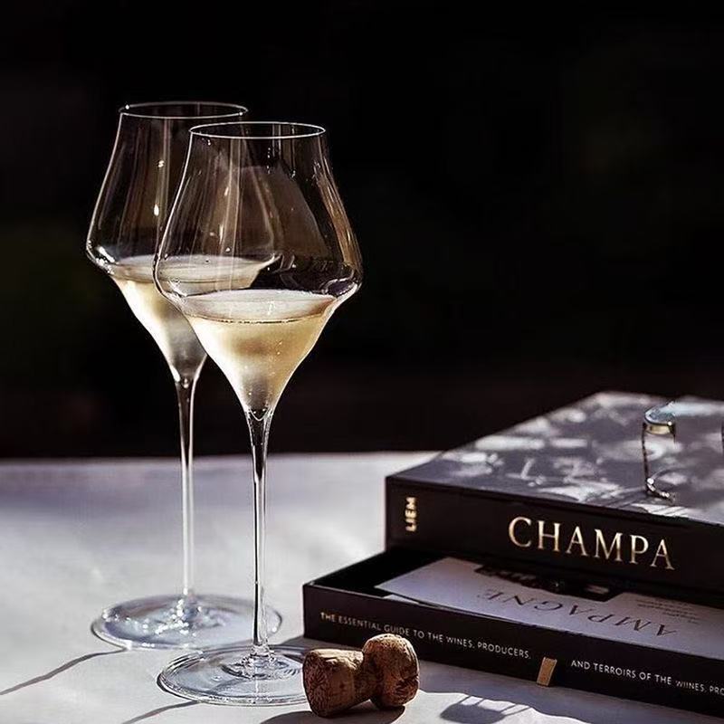 Flûte à champagne 390ml en verre soufflé à la main, détail de la base et de la finition artisanale