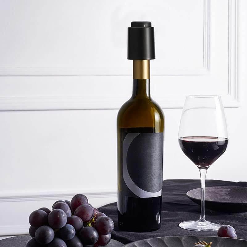 Bouchon réutilisable pour bouteille de vin avec échelle de temps intégrée sur fond blanc
