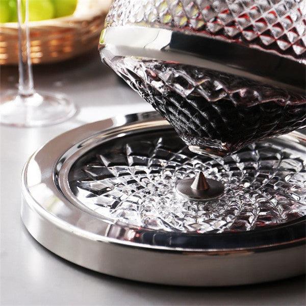 Carafe à décanter avec base élégante, détail du design et de la finition du pied