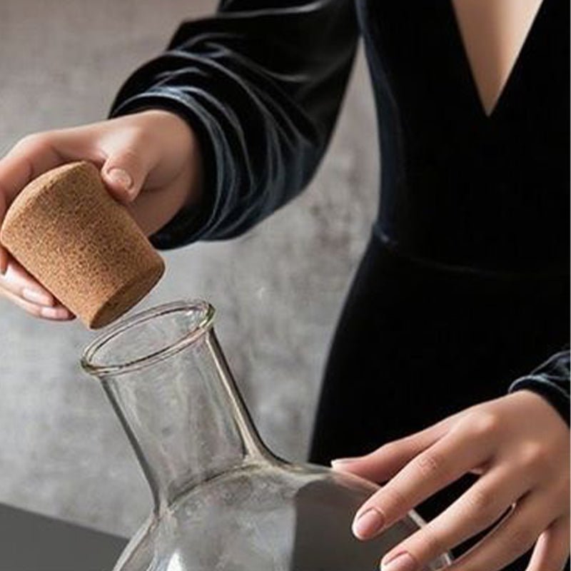 Carafe Nebula à décanter pour vin rouge, design élégant en verre teinté bleu nuit