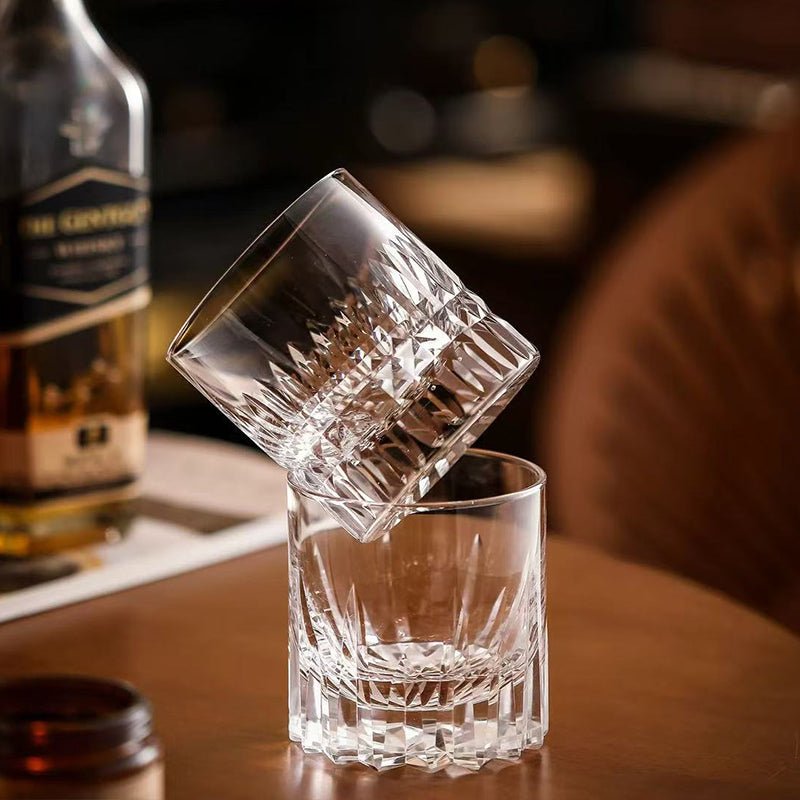 Coffret whisky luxe avec verres à whisky élégants et bouteille premium, parfait pour cadeau homme