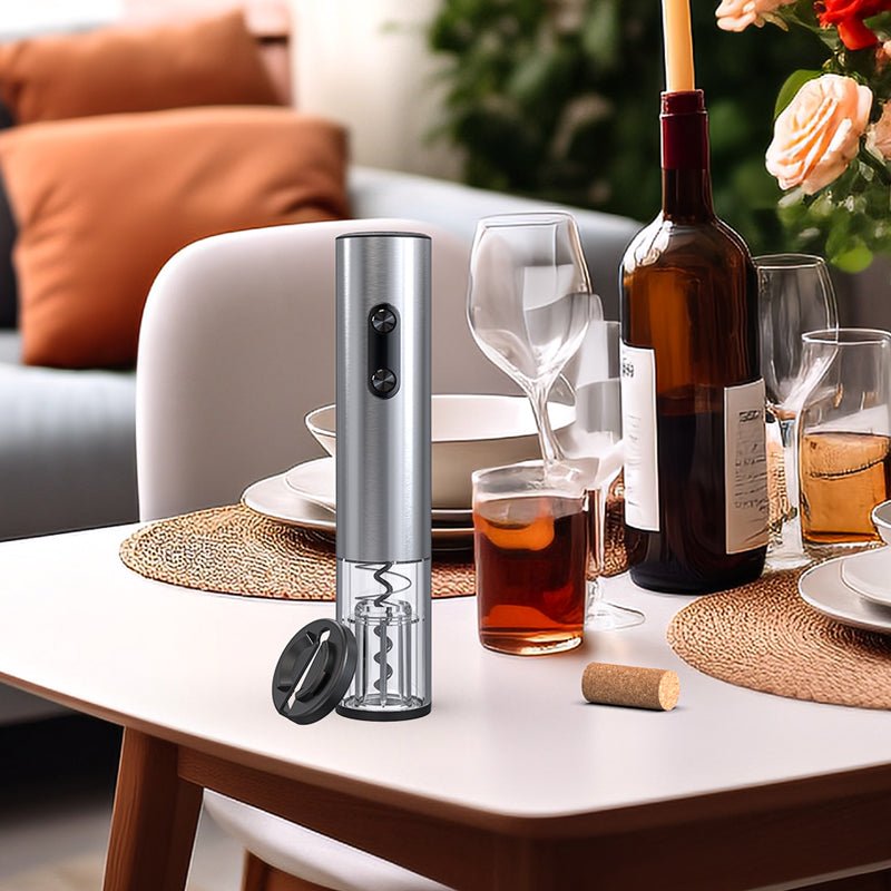 Tire bouchon électrique argent chromé sur fond blanc avec socle de recharge
