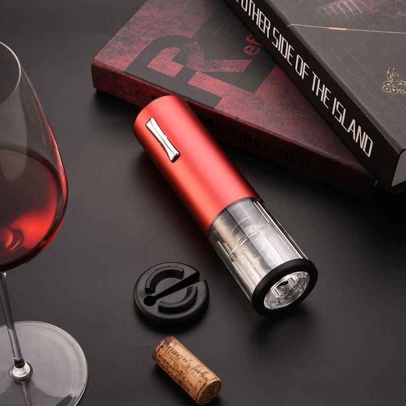 Tire bouchon électrique en aluminium argenté avec ouvre bouteille intégré sur fond blanc